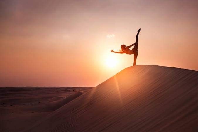 saludo al sol en el desierto de Merzouga